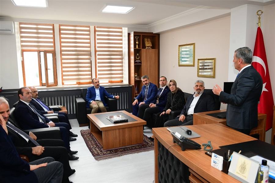 Ticaret Bakanımız Dr. Mehmet MUŞ Doğu Karadeniz Gümrük ve Dış Ticaret Bölge Müdürlüğünü ziyaret ederek Bölge Müdürümüz Halil ŞAŞMAZ'dan brifing aldı.